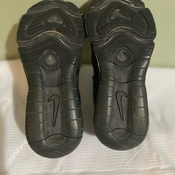 Nike Black Women's Sneakers - Picture 7 of 7